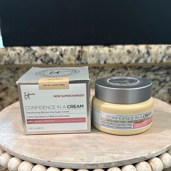 IT Cosmetics Confidence in a Cream - Luxurious Cream Jar - Picture 1 of 4